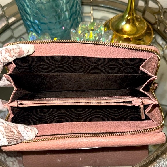 Authentic GUCCI Interlocking G Logo Leather Long Trifold Wallet - Picture 11 of 16